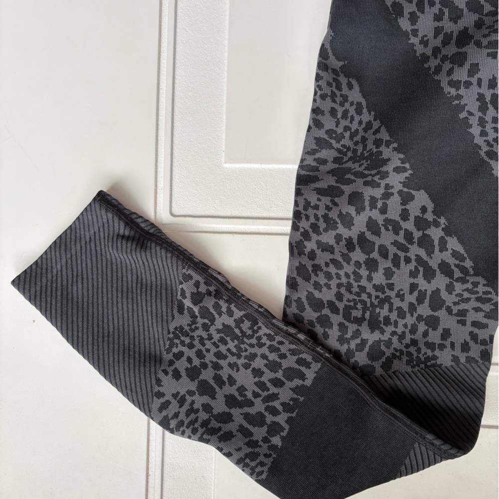 Good American Legging & Sports Bra Set Gray - Picture 3 of 7